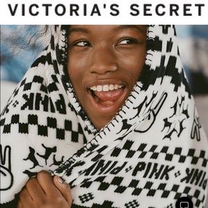 VS Pink Sherpa Blanket Peace Dog Snowflake Black White Victoria’s Secret Throw